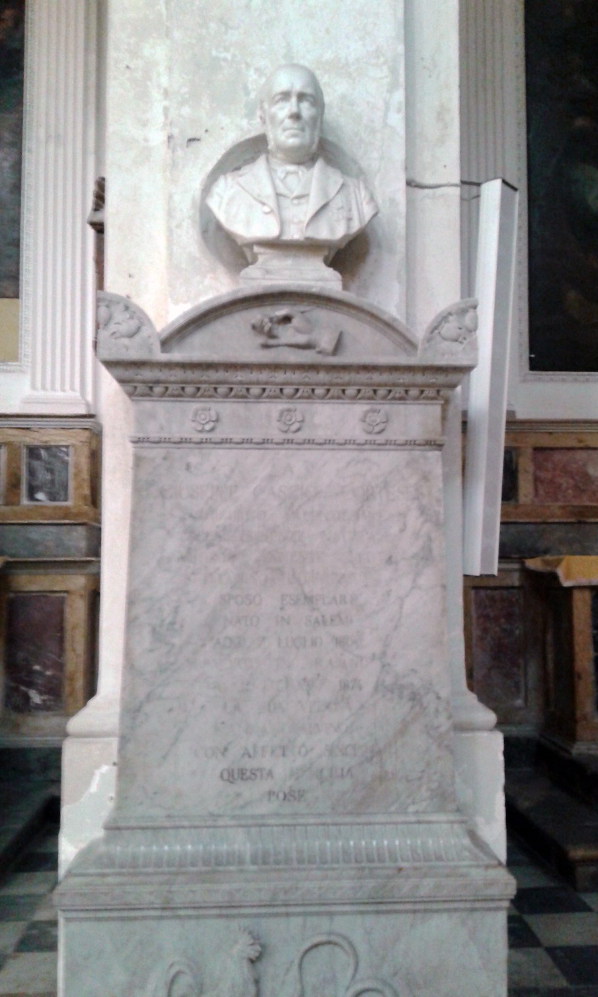 Giuseppe%20Cascio%20Cortese%27s%20cenotaph%2C%20Trapani%20%28by%20Claudio%20Pensieri%29%20%281%29.jpg